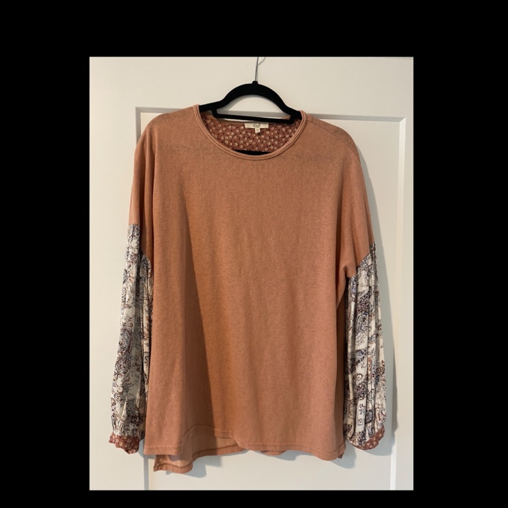 Top with pattern sleeves